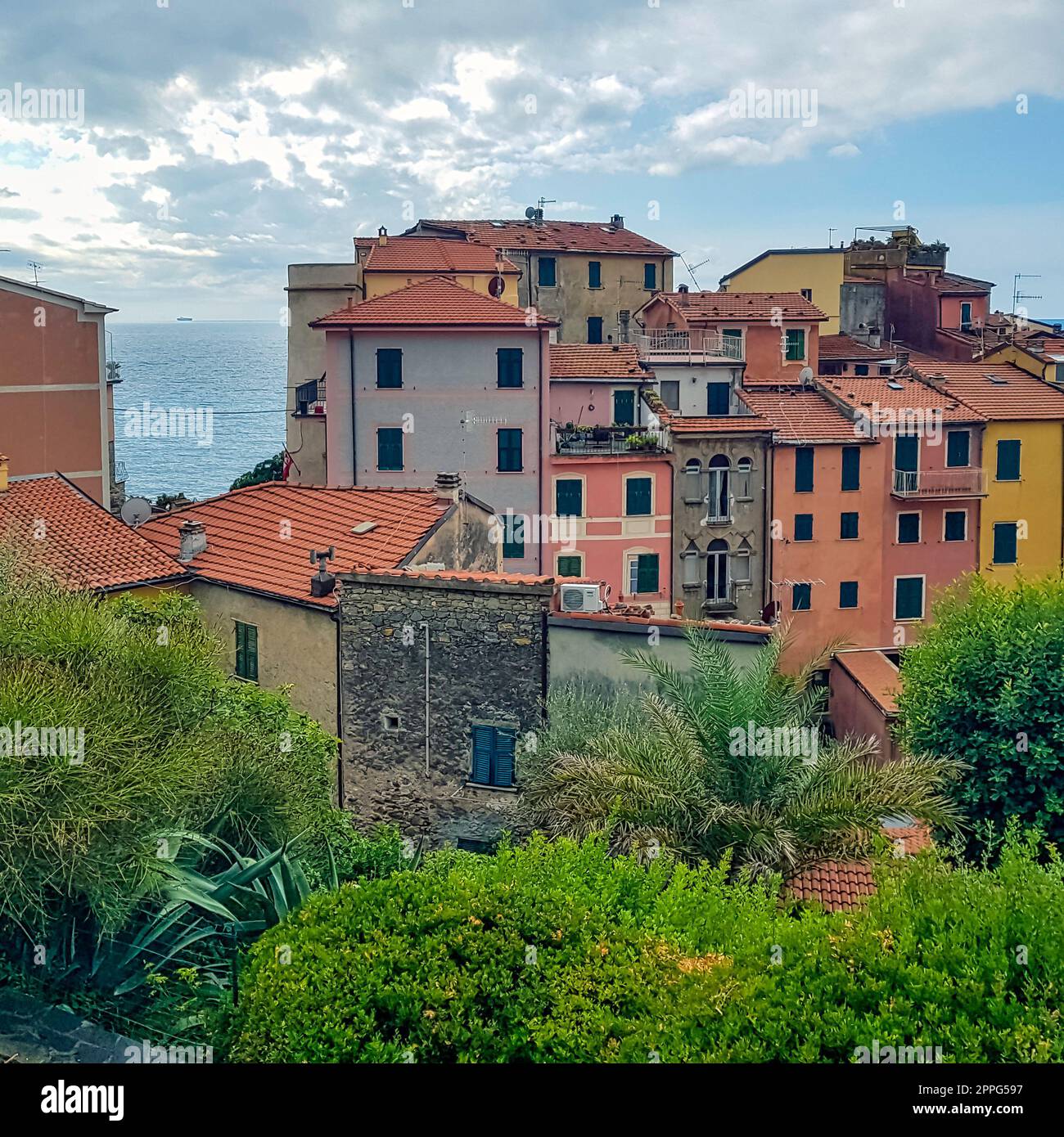 Farbenfrohe Architektur des kleinen Fischerdorfs Tellaro, Cinque Terre, Ligurien, Italien Stockfoto