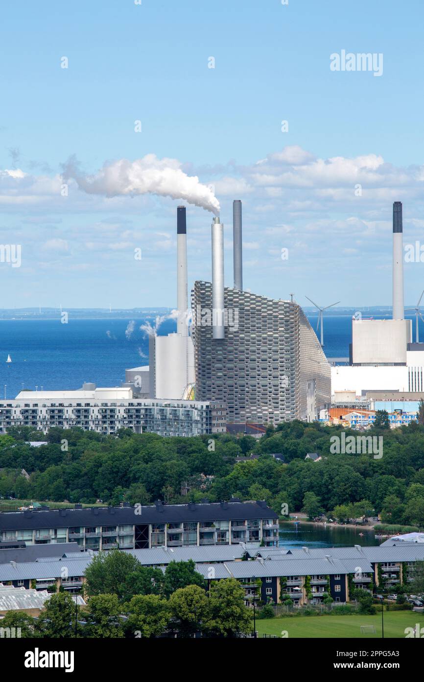 Amager Bakke (Copenhill), Kraft-Wärme-Kopplung und Abfallverbrennungsanlage auf Amager Island, Kopenhagen, Dänemark Stockfoto