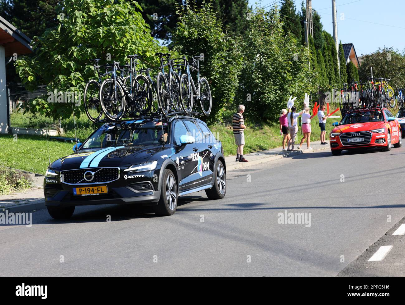 DSM Team Vehicle on the Route of Tour de Pologne UCI â€“ World Tour, Stage 7 Skawina - Krakau. Stockfoto