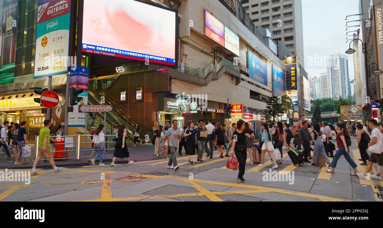 Causeway Bay, Hongkong 15. Juli 2019: Abends auf der Straße in Hongkong Stockfoto