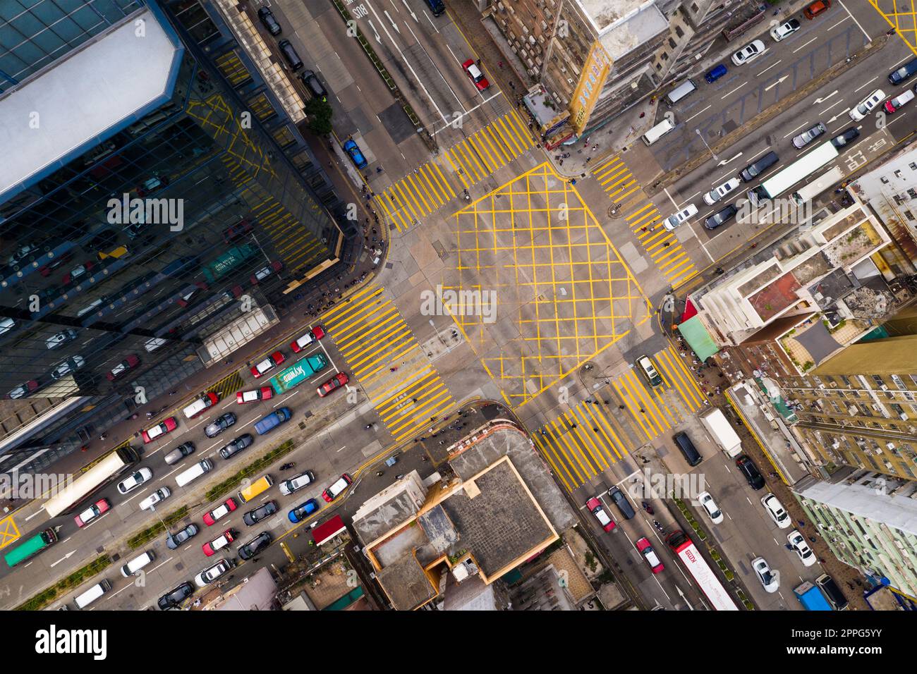 Sham Shui Po, Hongkong 09. Oktober 2019: Top-down-Blick auf den Verkehr in Hongkong Stockfoto
