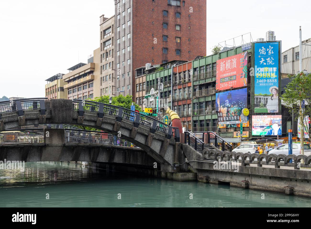 New Taipei, Taiwan 12. Juni 2022: Innerer Hafen der Stadt Keelung Stockfoto