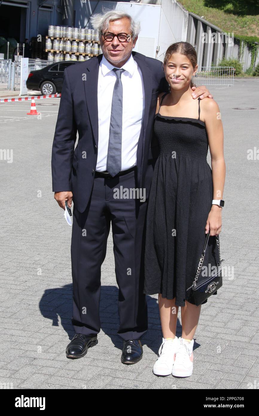 Jimmy Hartwig & Tochter Juli, Beerdigung Uwe Seeler, Volkasparkstadion, 10.08.2022 Stockfoto