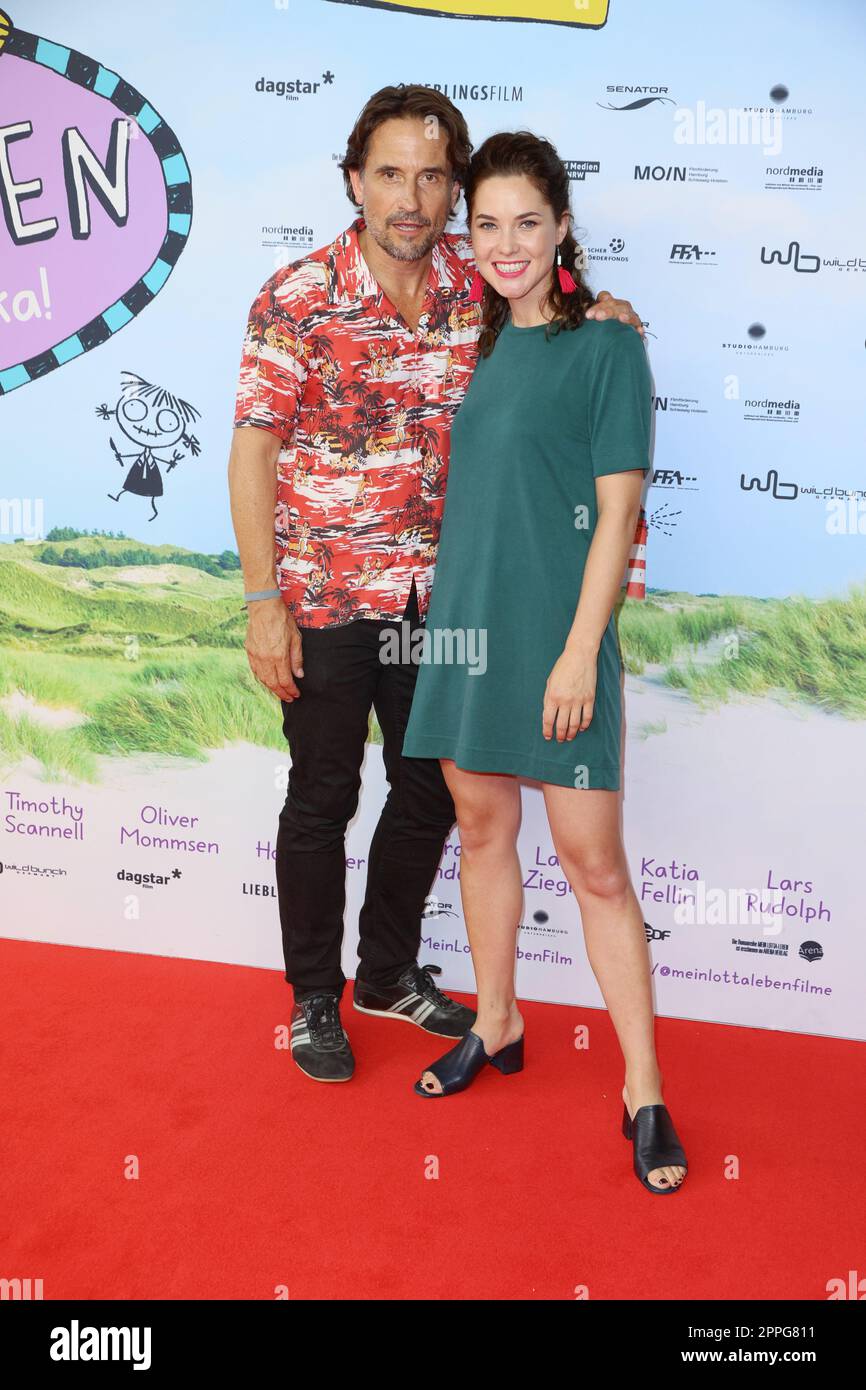 Oliver Mommsen, Katia Fellin, Premiere von Mein Lotta-Leben - Alle Tschaka mit Alpaka in Cinemaxx Dammtor, Hamburg, 14.08.2022 Stockfoto