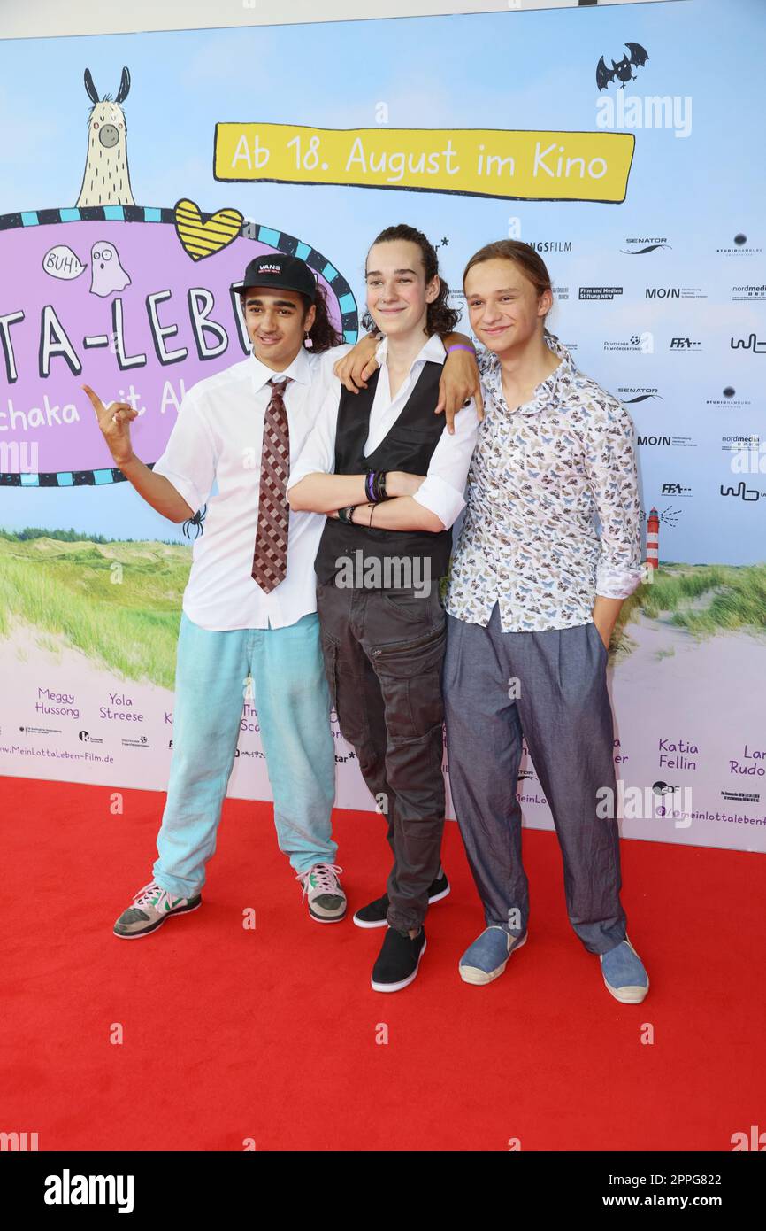 Jonas Maurice Spaeth, Robert Paul Eitelberg und Emil Janeba, Premiere von Mein Lotta-Leben - Alles Tschaka mit Alpaka in Cinemaxx Dammtor, Hamburg, 14.08.2022 Stockfoto