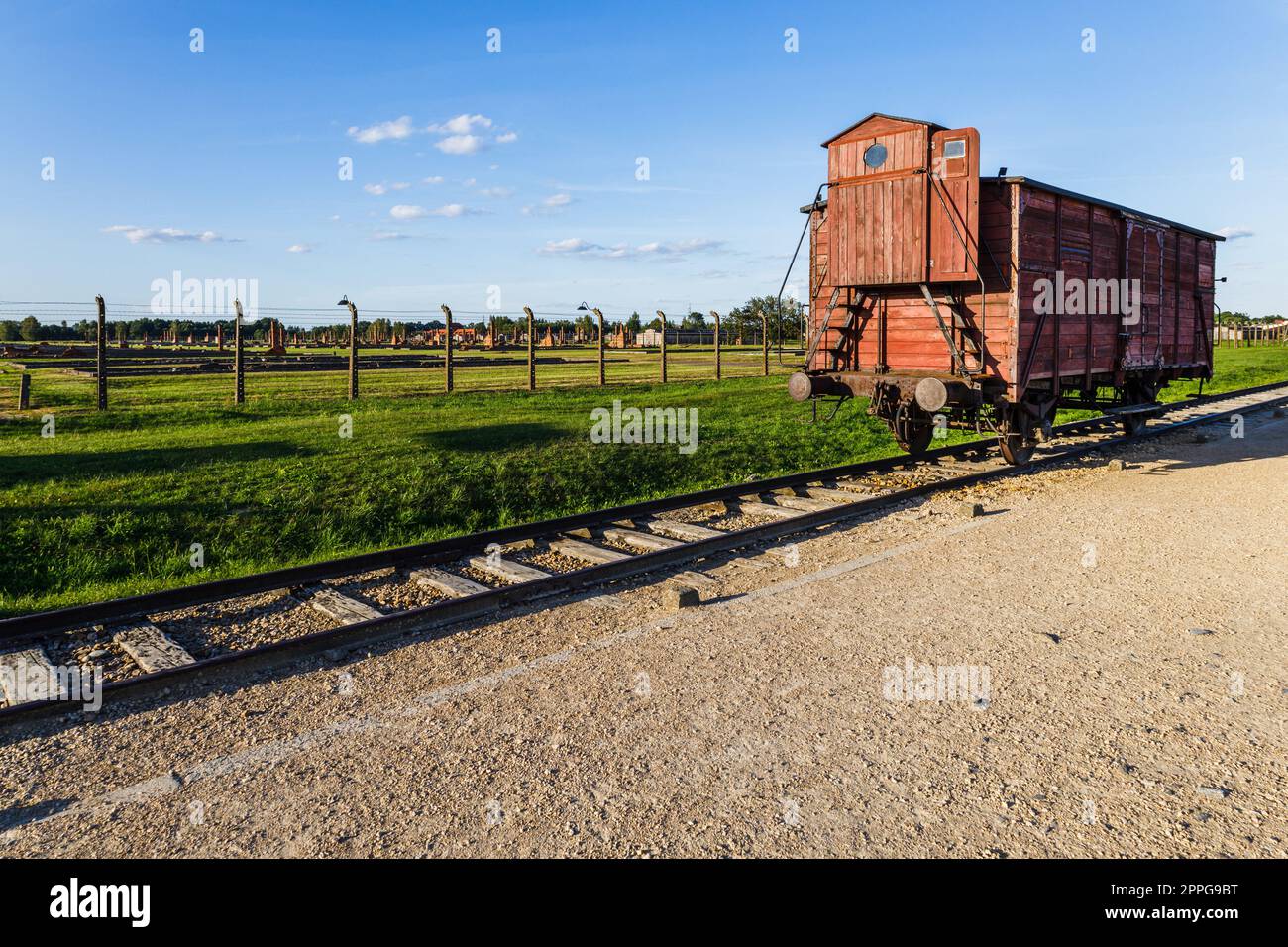 Einzelbahnkabine im Konzentrationslager Auschwitz-Birkenau. Oswiecim, Polen, 17. Juli 2022 Stockfoto
