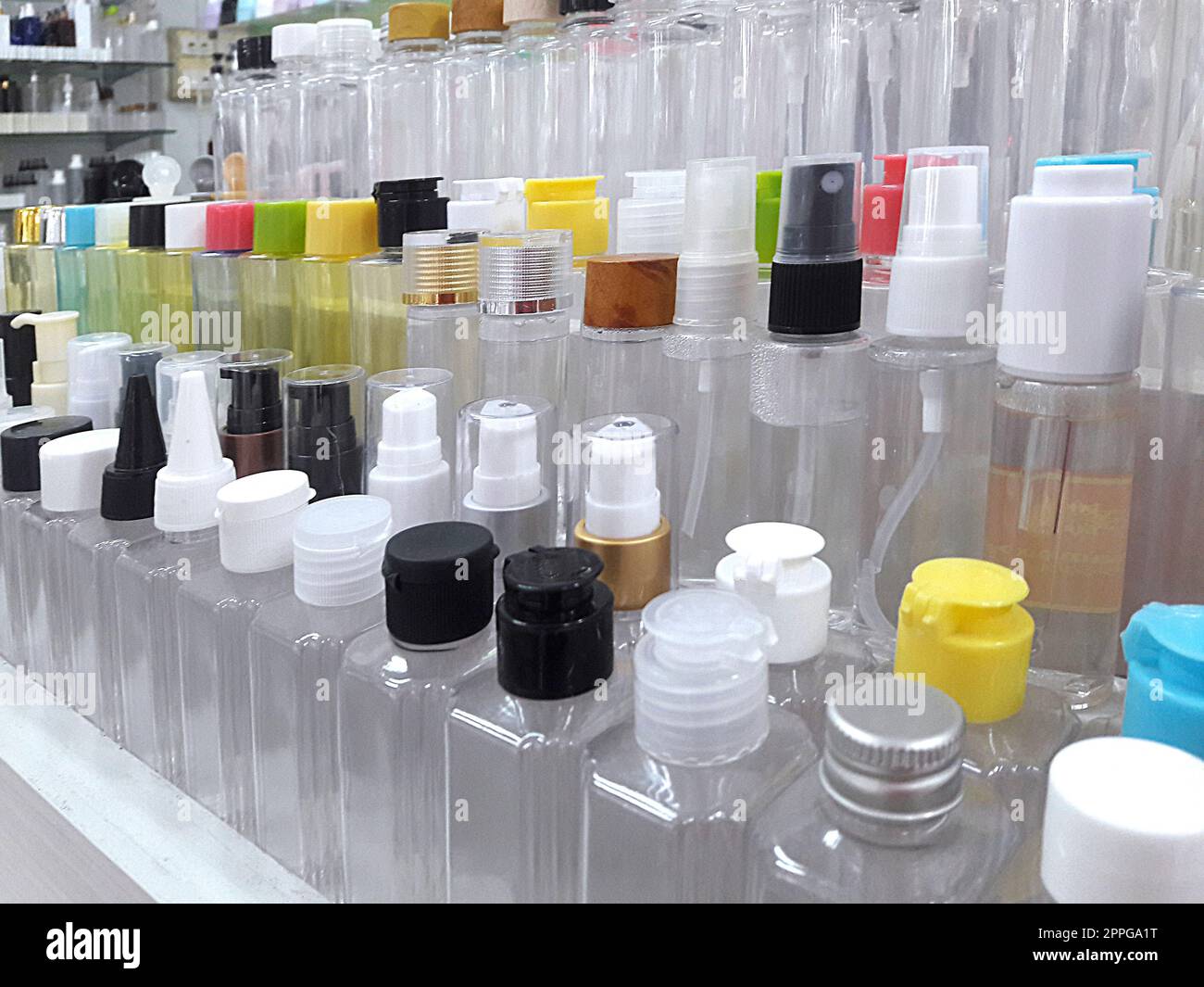 Eine Gruppe von Kosmetikflaschen Stockfoto