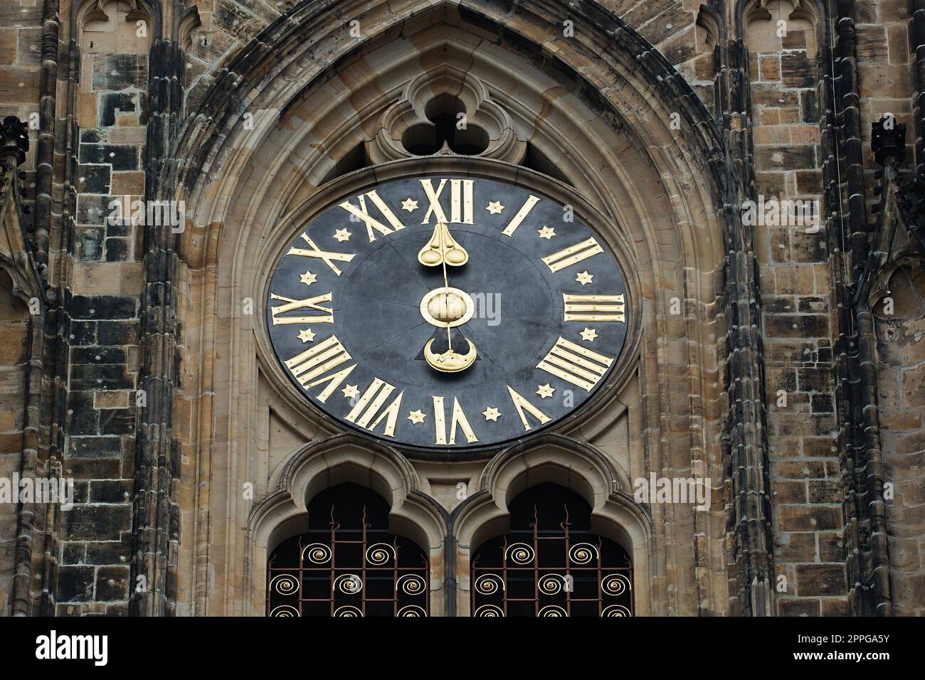 Alte Uhr auf einem Turm Stockfoto