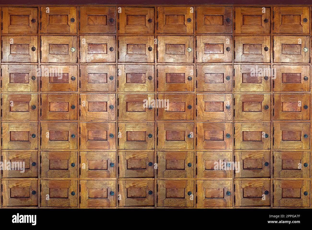 Vintage-Hintergrund mit altem Holzschubladen-Muster Stockfoto