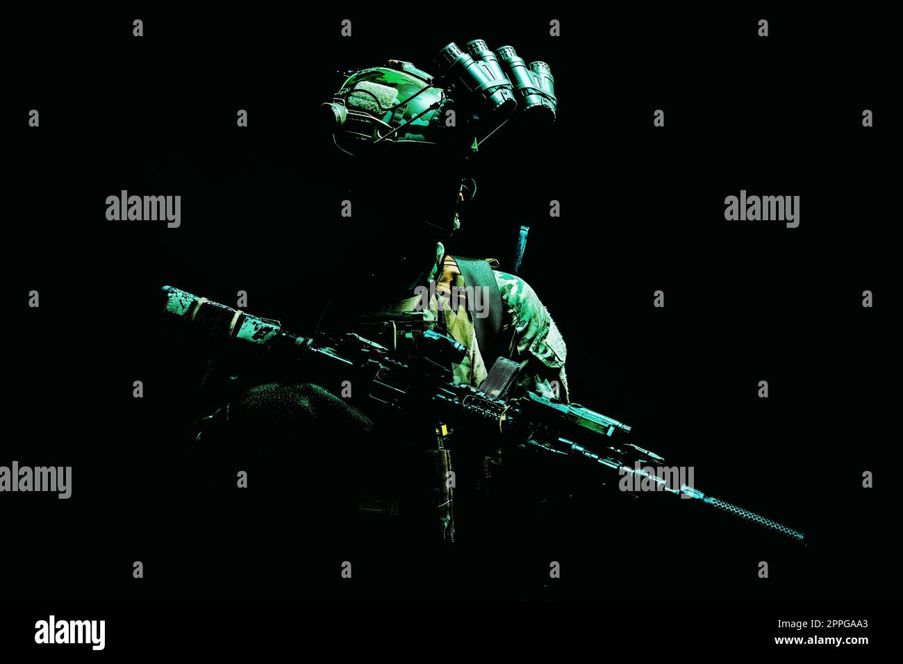 Army Special Forces shooter Low Key studio Shoot Stockfoto