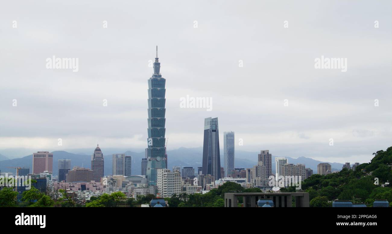 Taipei, Taiwan 18. April 2022: Skyline von Taipeh Stockfoto