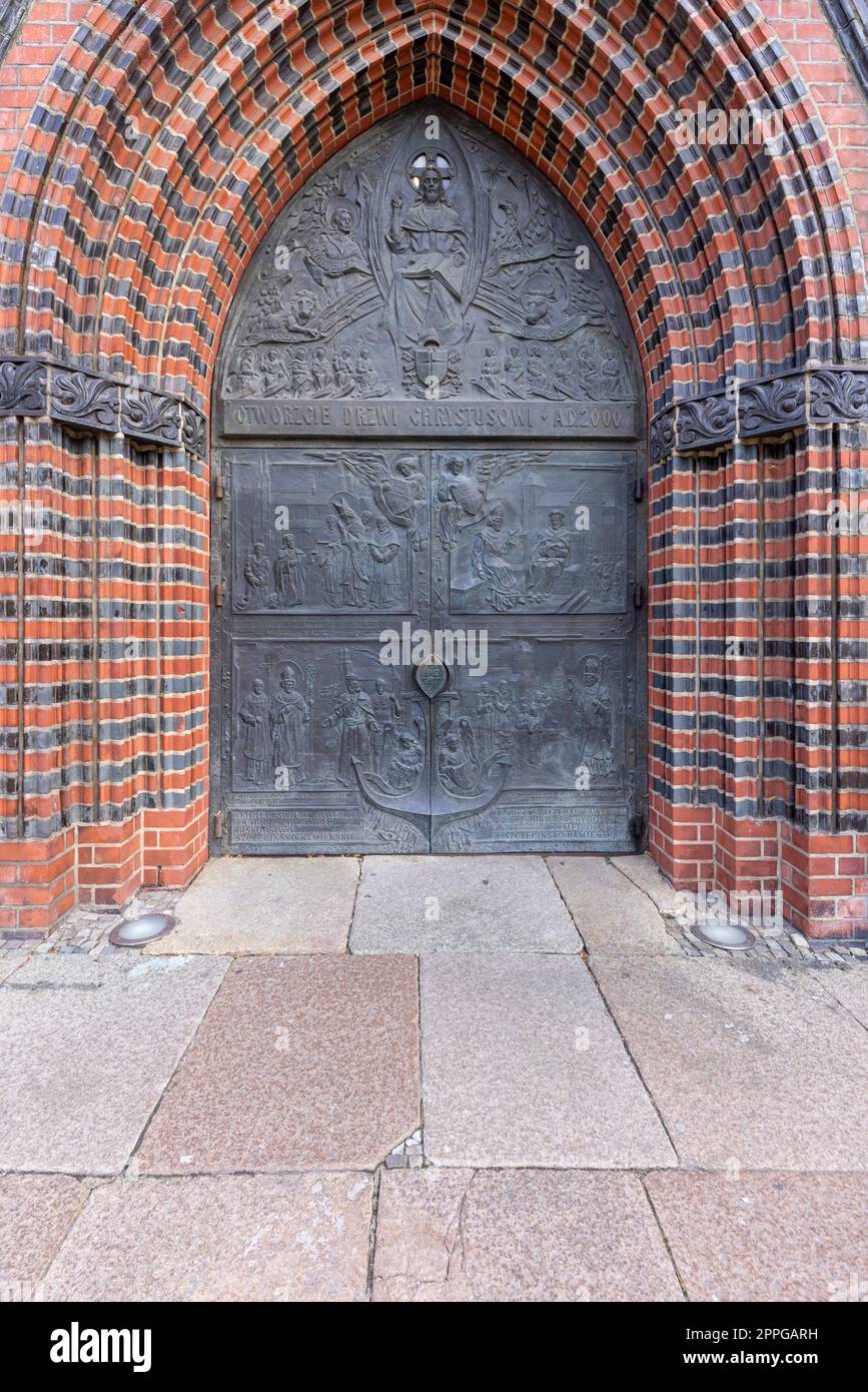 Szczecin Kathedrale, dekorative Eingangstür mit Bronze Türklopfer, Szczecin, Polen Stockfoto