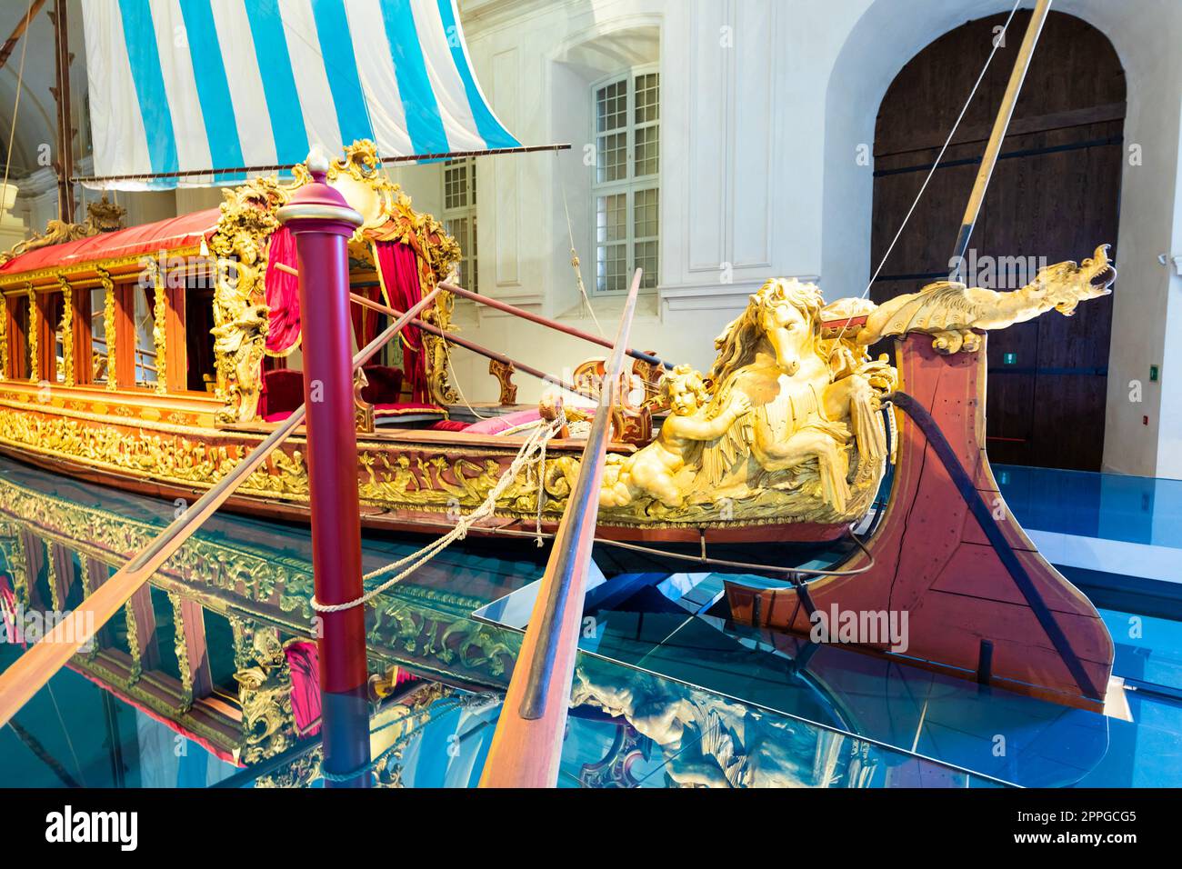 Der Bucentaur (Bucintoro). Antikes Königliches Schiff der Savoia Familie. Venaria Reale, Italien Stockfoto