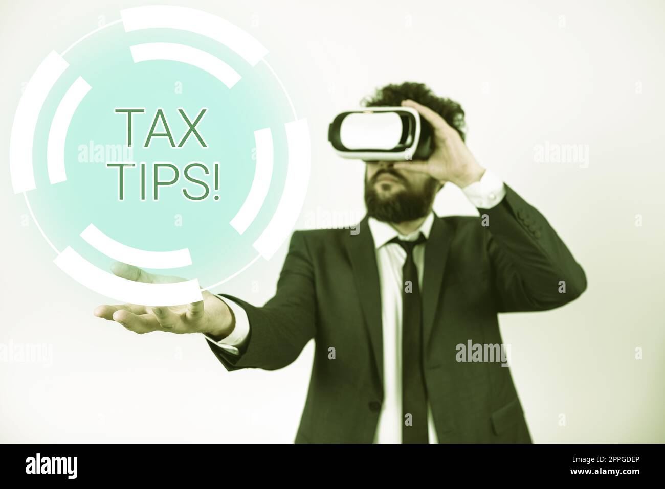 Inspiration mit Schild „Tax Tips“. Wort für Hilfe Ideen für die Besteuerung Erhöhung der Einnahmen Senkung der Ausgaben Stockfoto