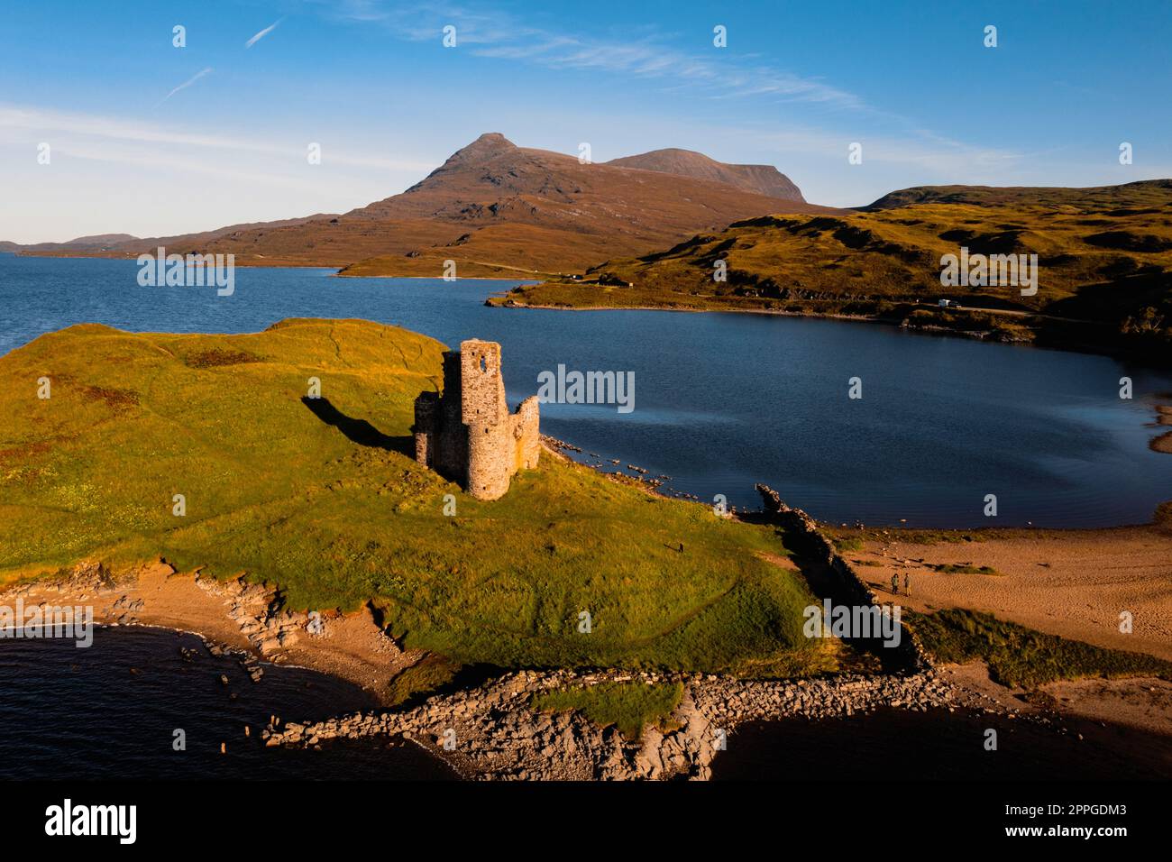 Ardvreck Castle und Loch Assynt Stockfoto