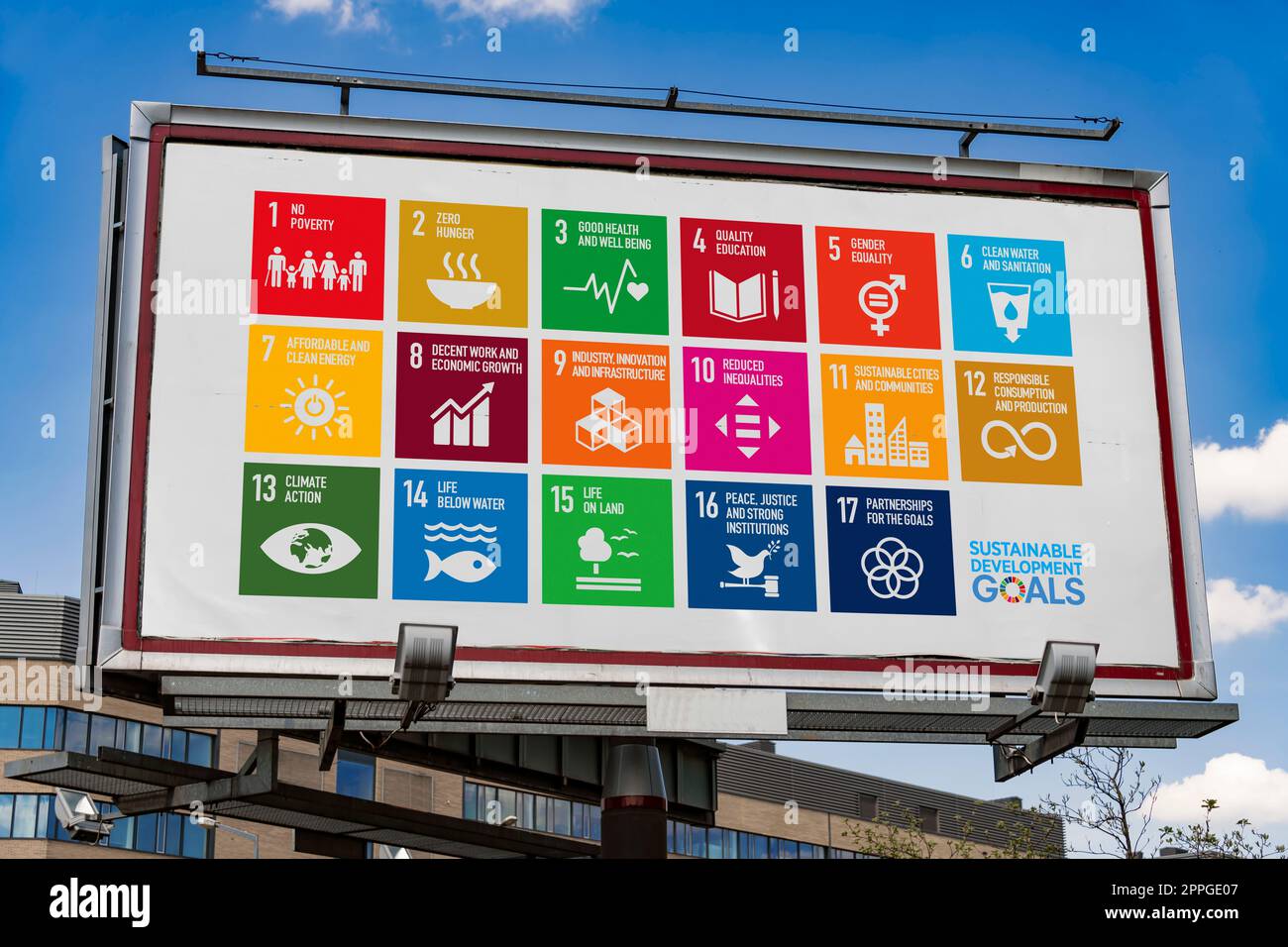 Reklametafel mit Logo der Nachhaltigkeitsziele Stockfoto