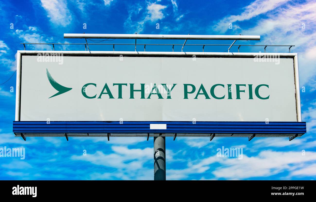 Reklametafel mit Logo von Cathay Pacific Stockfoto