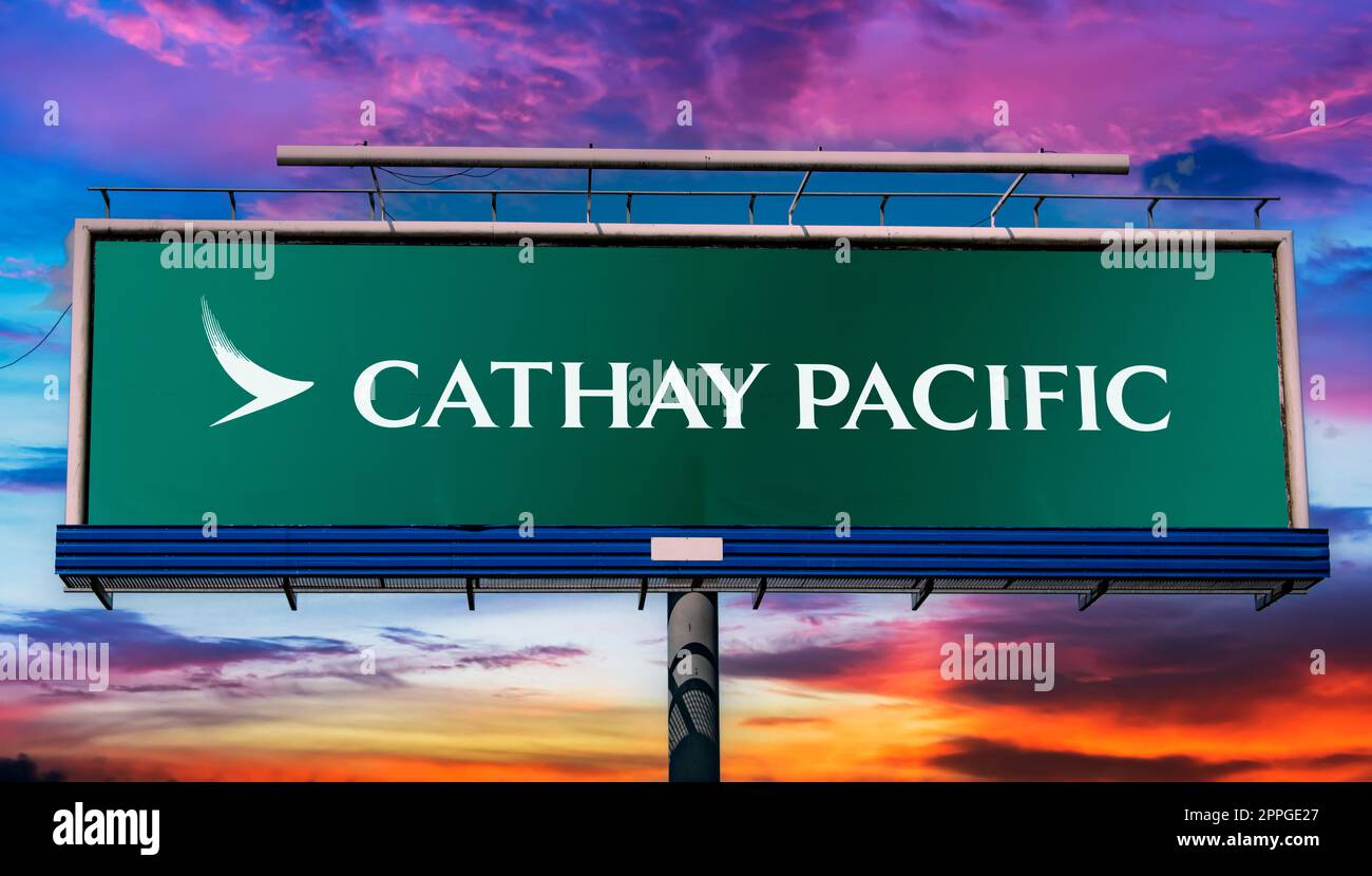 Reklametafel mit Logo von Cathay Pacific Stockfoto