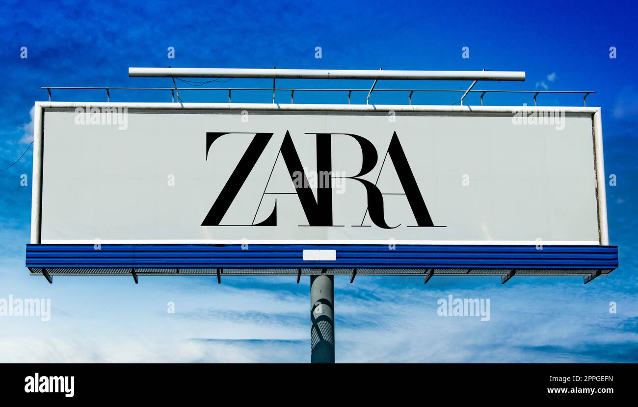 Reklametafel mit dem Logo von Zara Stockfoto