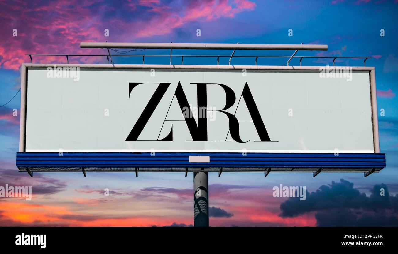 Reklametafel mit dem Logo von Zara Stockfoto