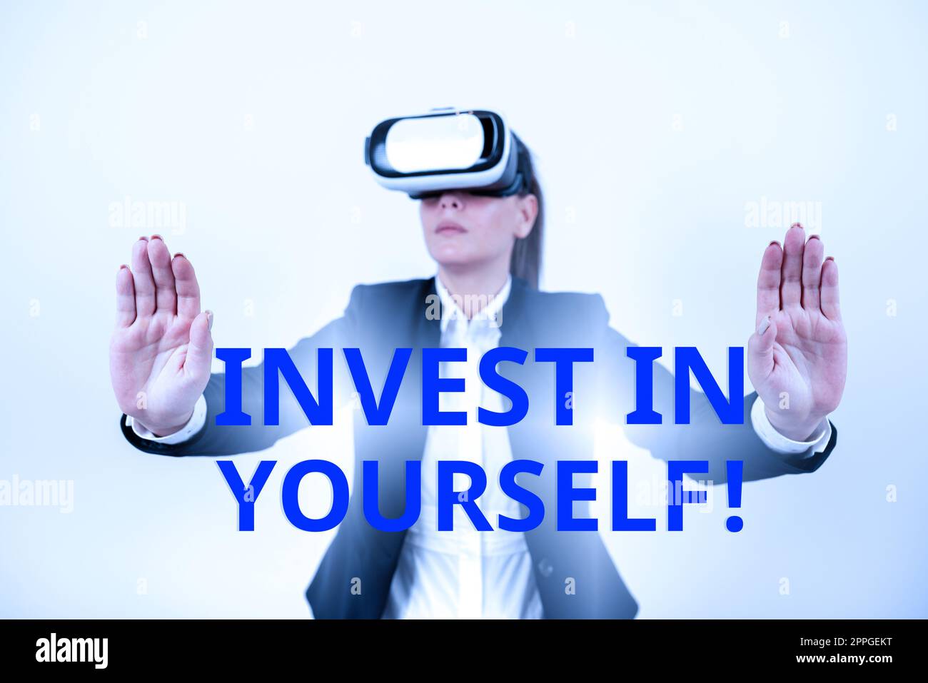 Textschild mit der Aufschrift Invest in yourself. Business Overview Lernen Sie neue Dinge oder Materialien, so dass Ihr viel besser Stockfoto