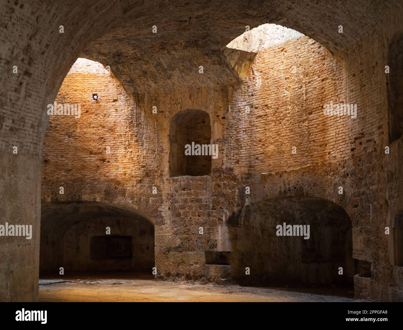 Gewölbe in der Festung St. Nikolaus in Sibenik, Kroatien Stockfoto