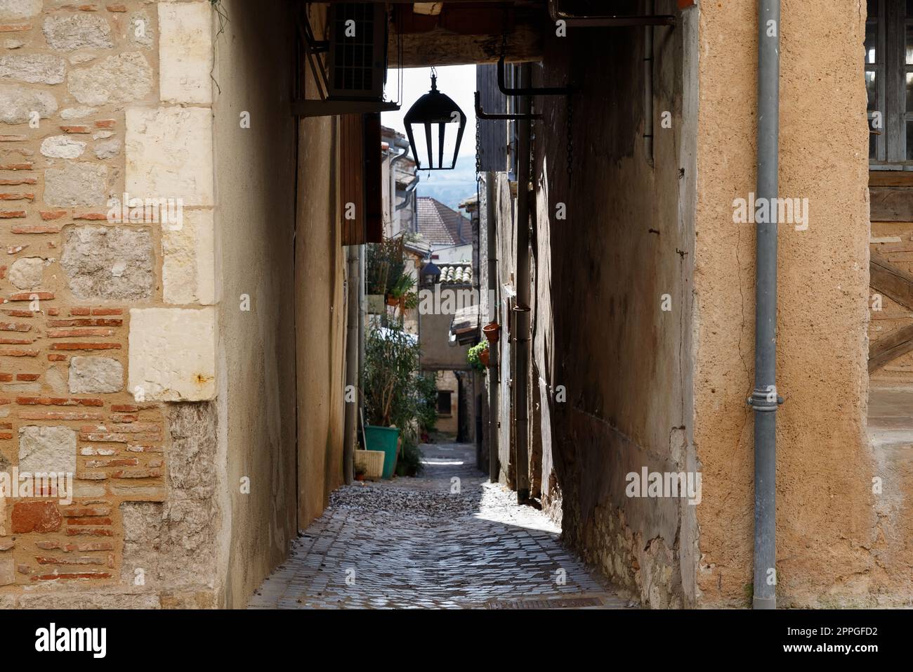 Architektonische Details typischer Häuser in Monflanquin, Frankreich Stockfoto