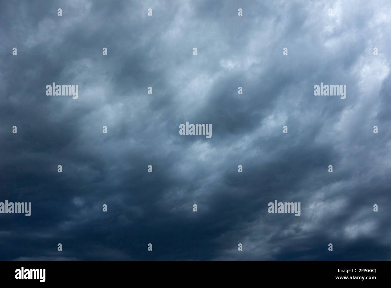 Dramatisch bewölkt und stürmischer Himmel Stockfoto