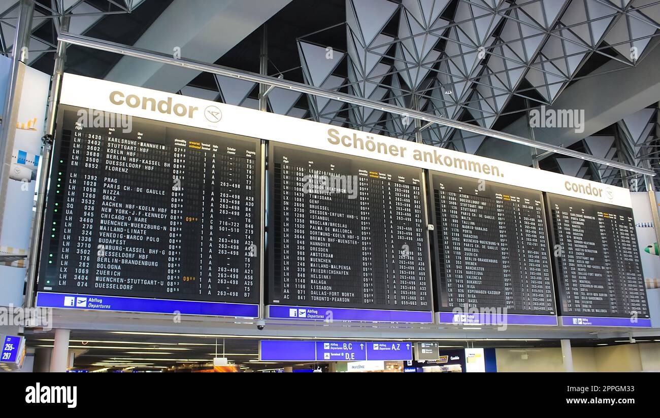 Flughafenmauer mit Informationstafel Frankfurt am Main, Deutschland Stockfoto