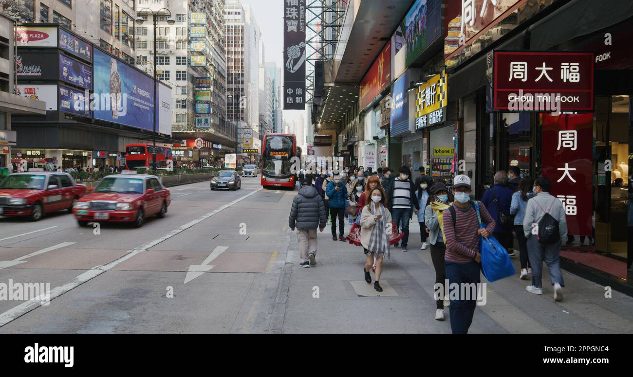 Mong Kok, Hongkong 20. Januar 2021: Spaziergang auf der Straße in Hongkong Stockfoto