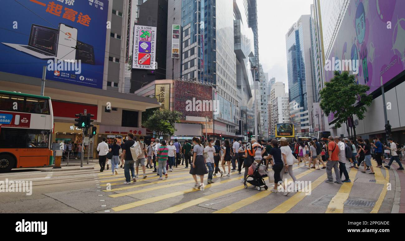 Causeway Bay, Hongkong 14. Mai 2021: Geschäftige Straße in Hongkong Stockfoto