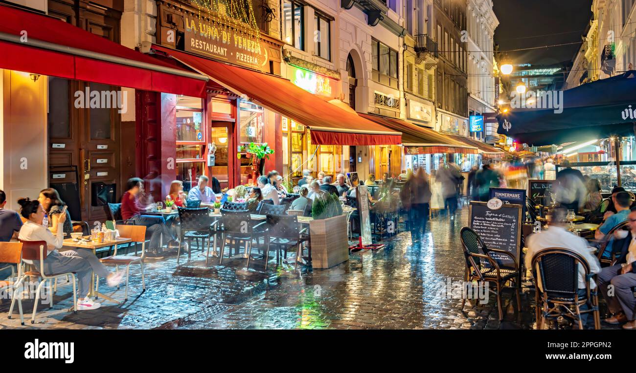 Restaurants in der Altstadt von Brüssel, Belgien in der Nacht Stockfoto