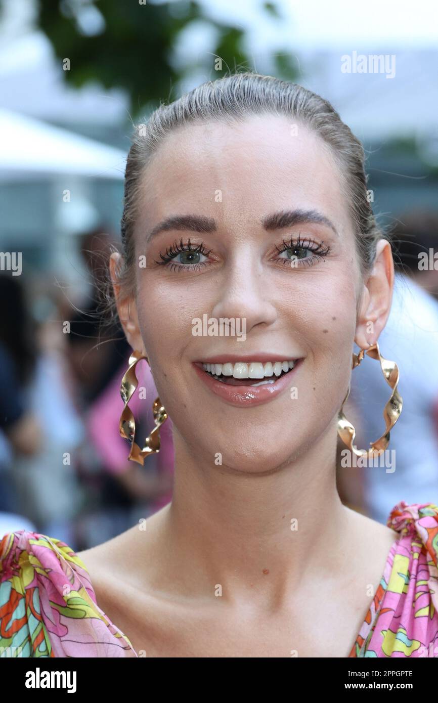 Kimberley Schulz, Re-Opening Party des Restaurants Casse-Croute in der Neustadt, Hamburg, 23.08.2022 Stockfoto