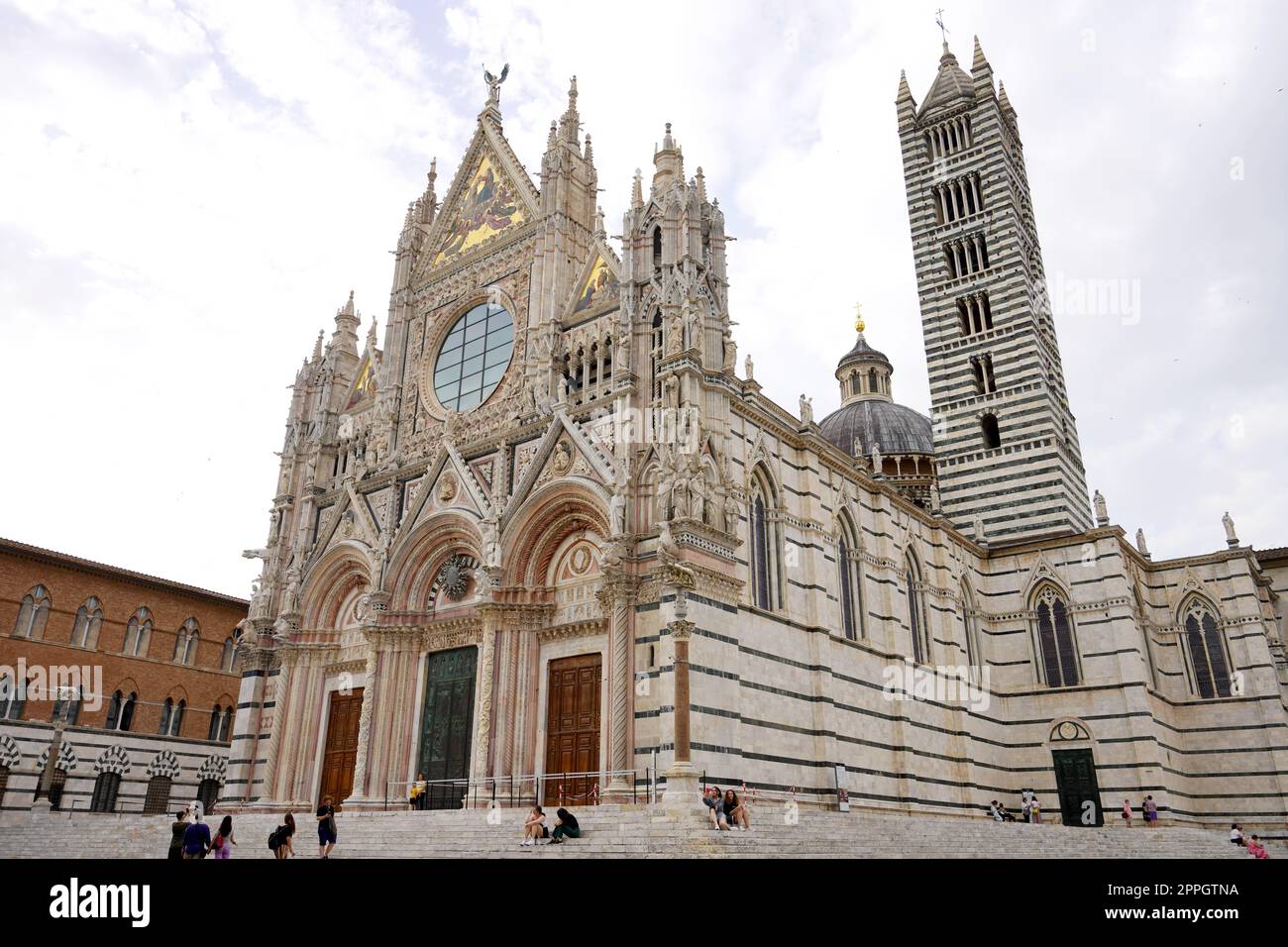 SIENA, ITALIEN - 22. JUNI 2022: Kathedrale von Siena in der Toskana, Italien Stockfoto