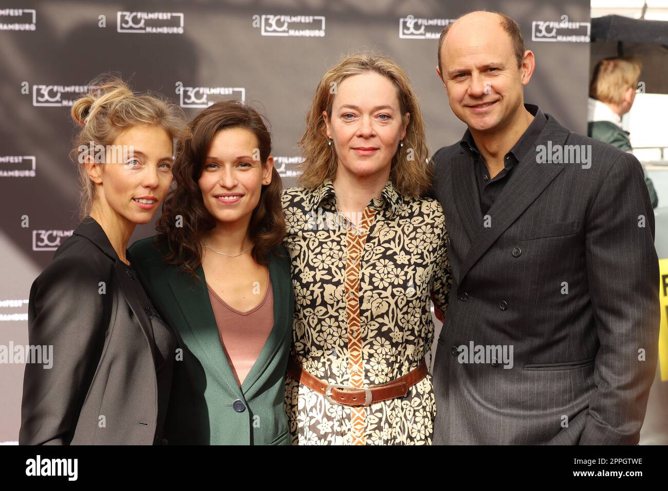 Von links nach rechts: Sina Bianca Hentschel, Kristin Suckow, Katja Heinrich, Moritz FÃ¼hrmann 'wo ist meine Schwester' Filmfest Hamburg, Cinemaxx Dammtor, 02.10.2022, Hamburg Stockfoto