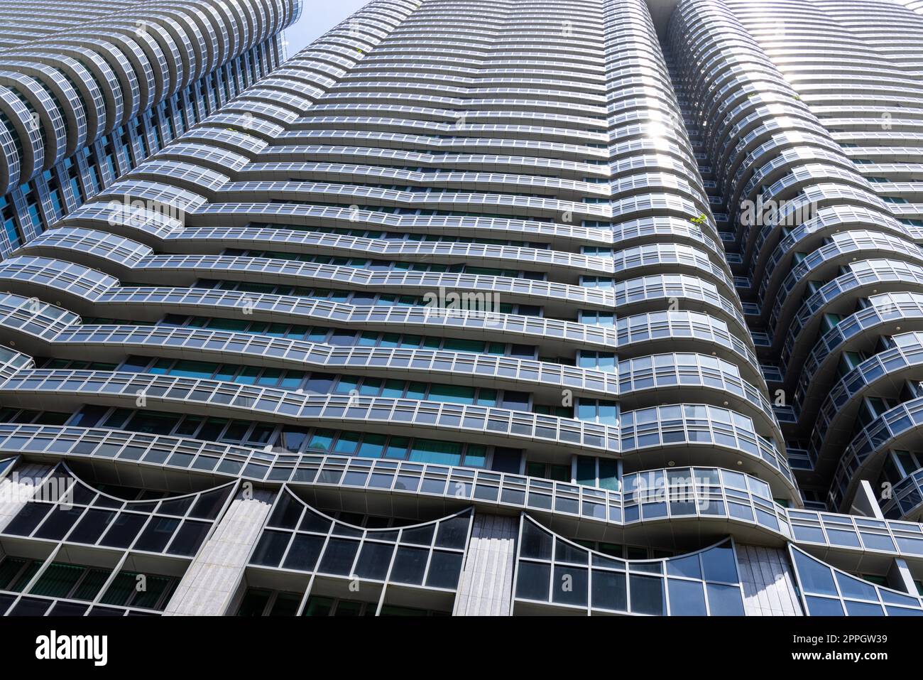 Flachwinkel-Wolkenkratzer mit Business-Architektur Stockfoto