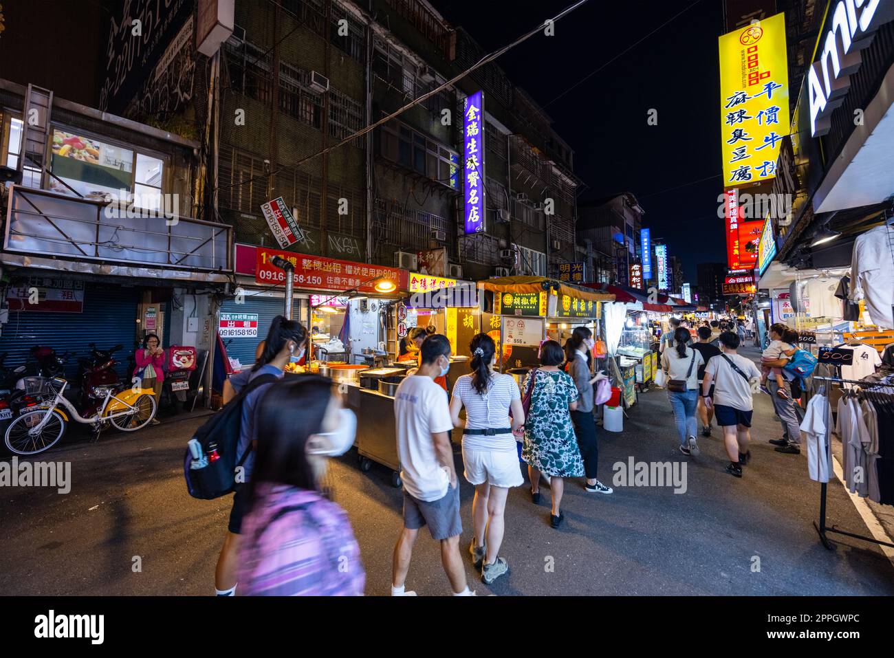 Taipeh, Taiwan, 27. September 2022: Raohe St. Nachtmarkt in Taipeh (Taiwan) Stockfoto