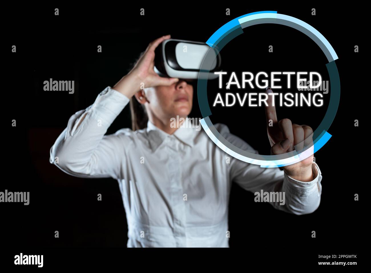 Textunterschrift mit zielgerichteter Werbung. Word für Online-Werbung Anzeigen basierend auf Verbraucheraktivitäten Stockfoto