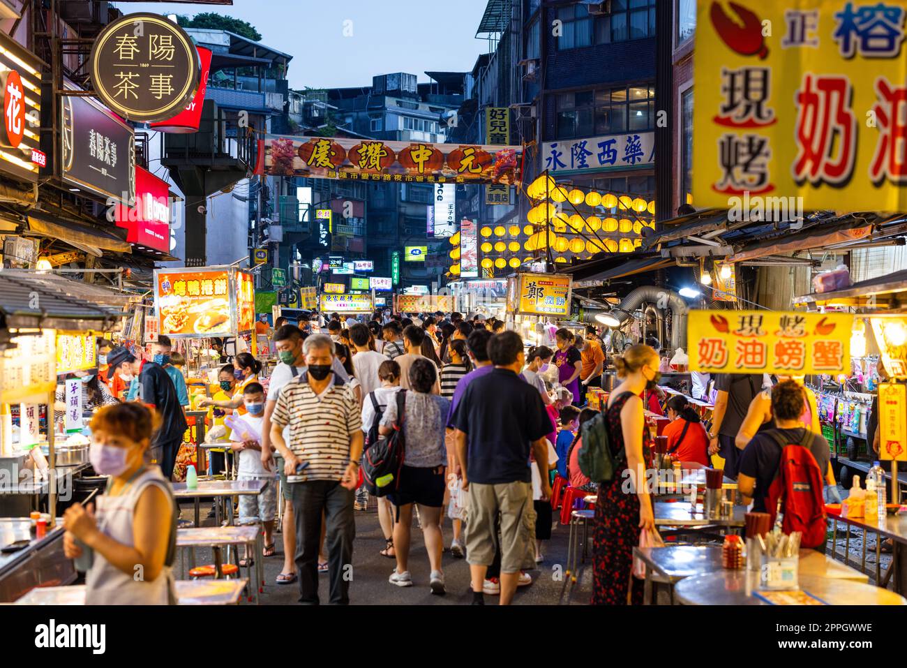 Keelung, Taiwan, 19. August 2022: Keelung Nachtmarkt Stockfoto