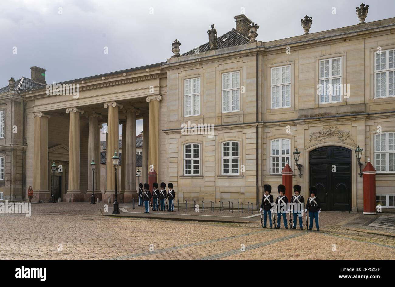 Der Wachwechsel vor dem Palast von Christian VII in Kopenhagen, Dänemark Stockfoto
