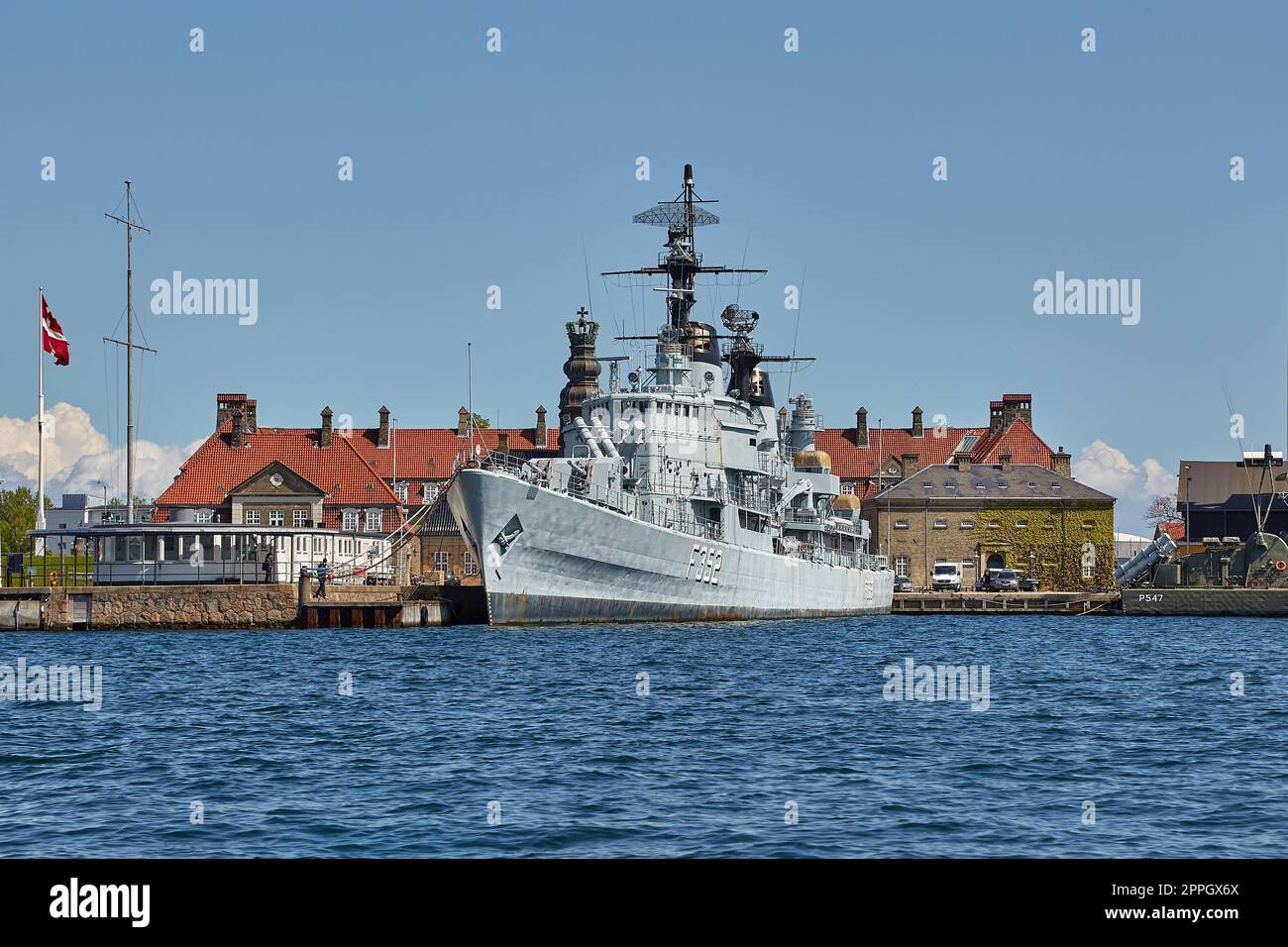 Kopenhagen dockt mit Kriegsschiffen HDMS Peder Skram an Stockfoto