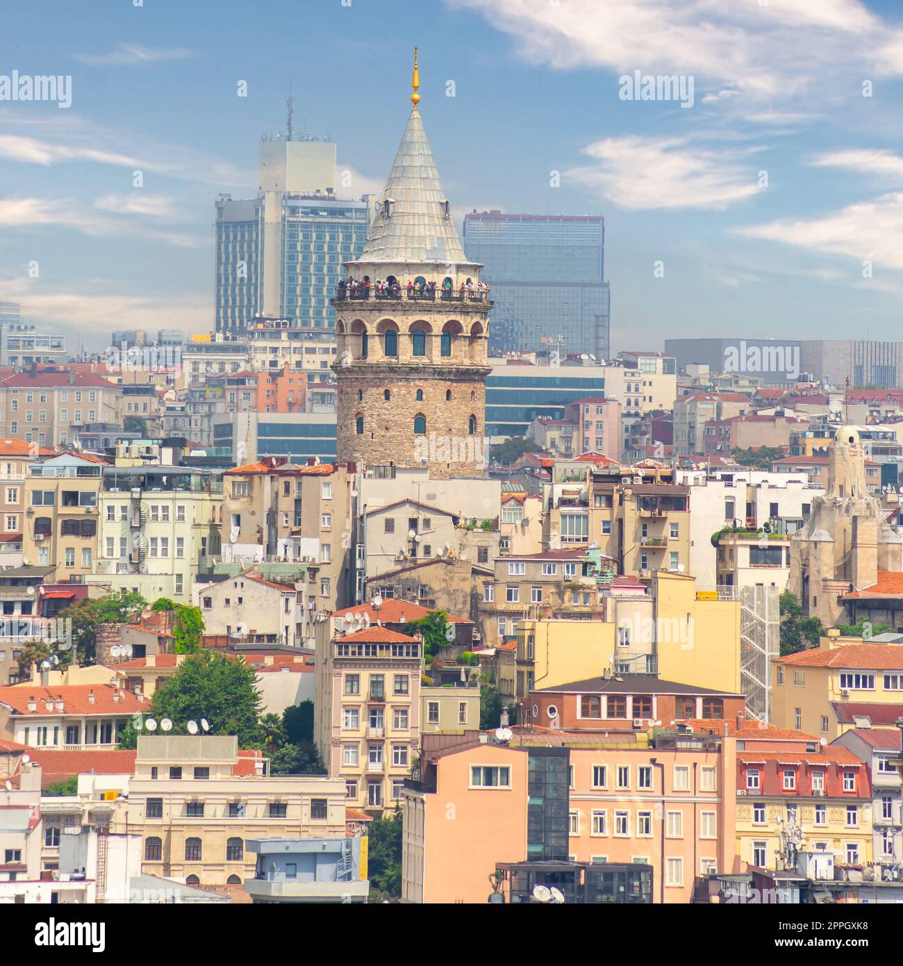 Blick auf Istanbul, Gebäude am Goldenen Horn, vom Meer mit Galataturm, Istanbul, Türkei Stockfoto
