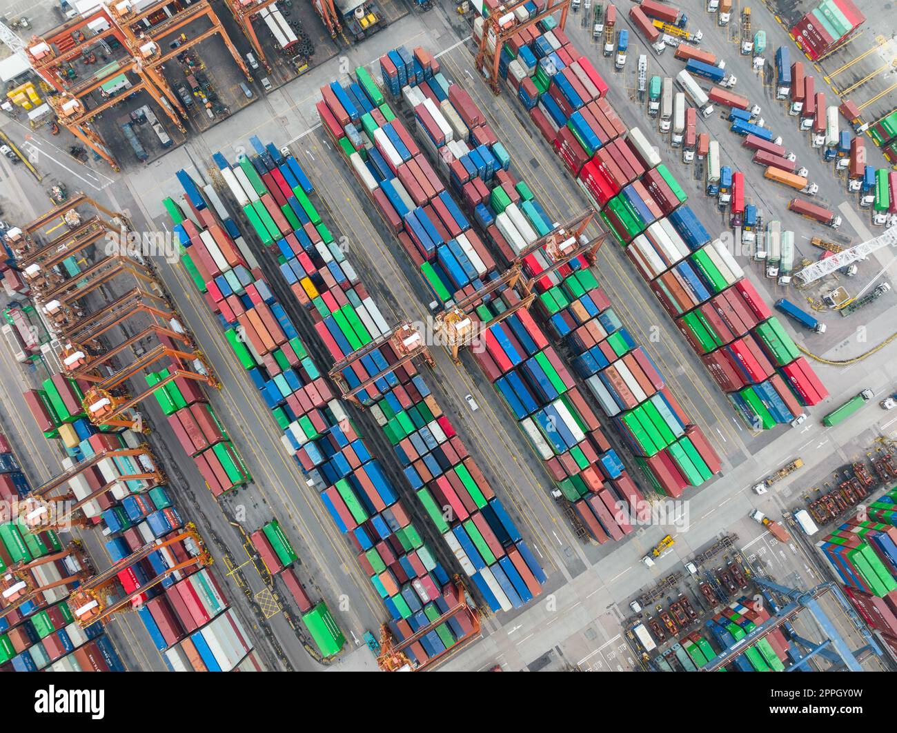 Hongkong 27. Januar 2022: Blick von oben auf den Hafen des Frachtterminals Stockfoto