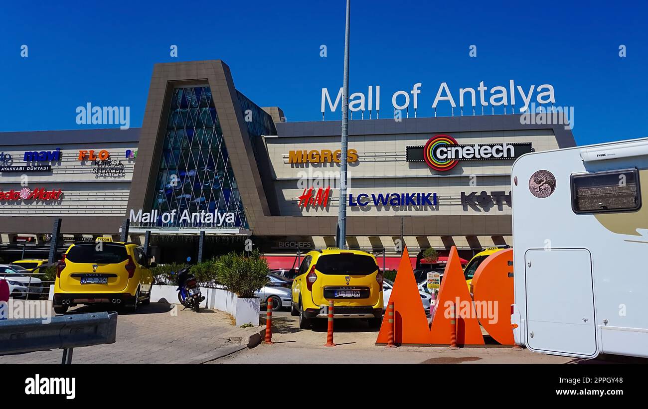 Antalya, Türkei - 17. September 2022: Mall of Antalya ist eines der beliebtesten Einkaufszentren in Antalya Stockfoto