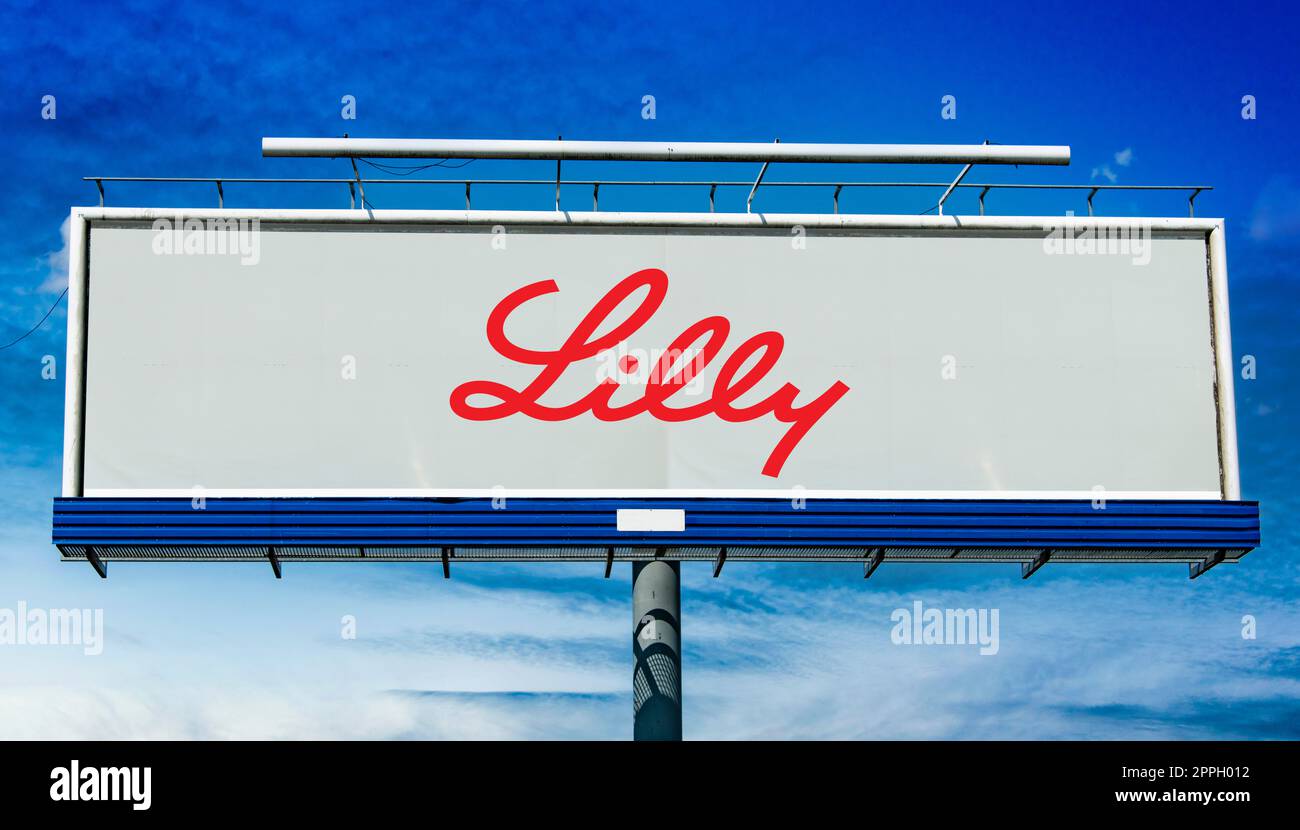Reklametafel mit dem Logo von Eli Lilly und Company Stockfoto