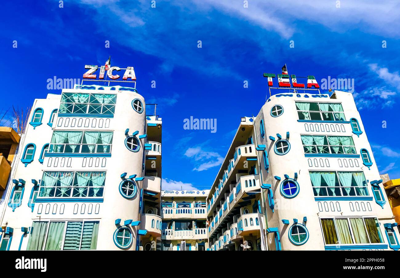 Hotels Resorts paradiesische Gebäude inmitten von Palmen Puerto Escondido. Stockfoto