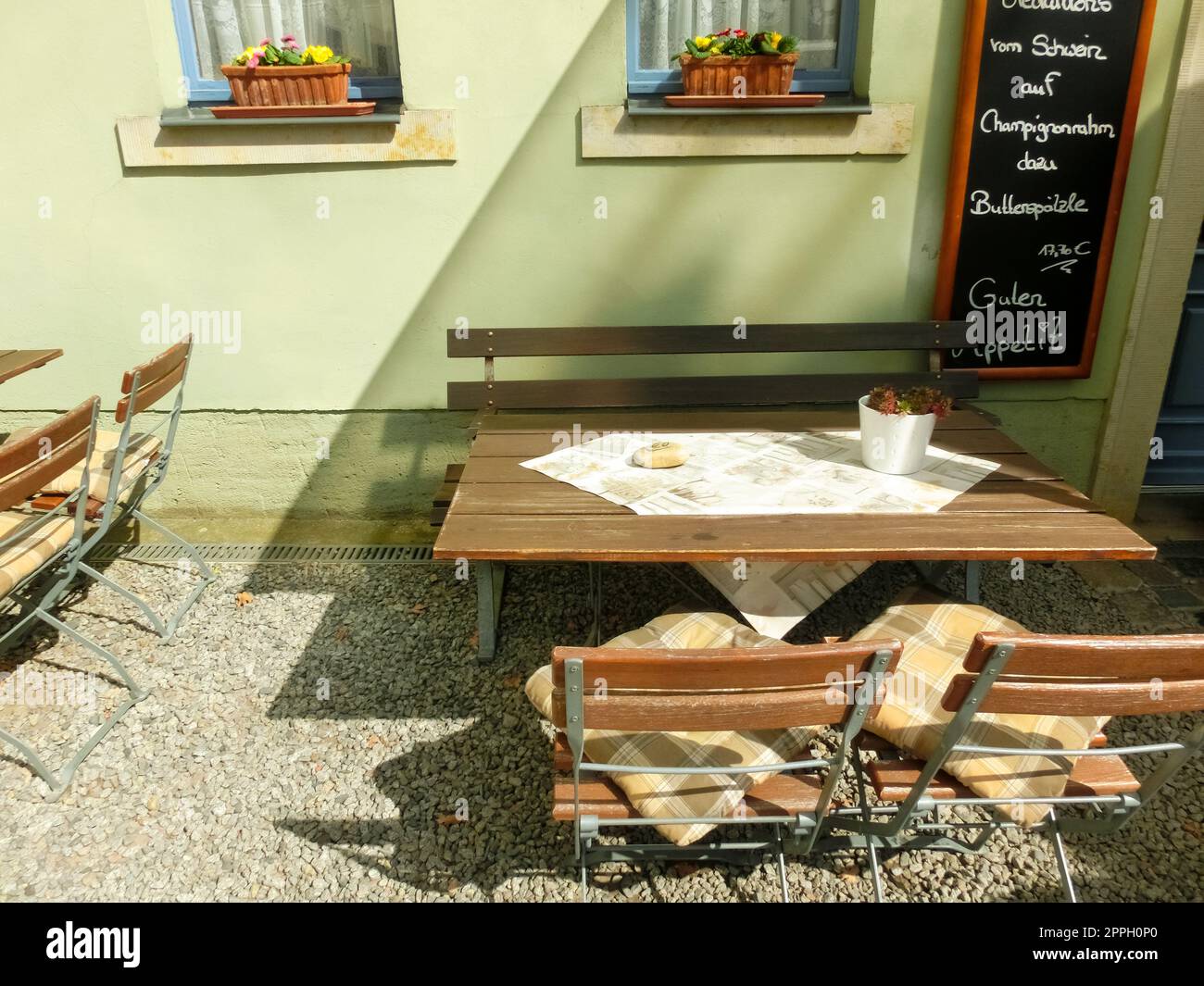Altmodische Cafeterrasse in Dresden Stockfoto