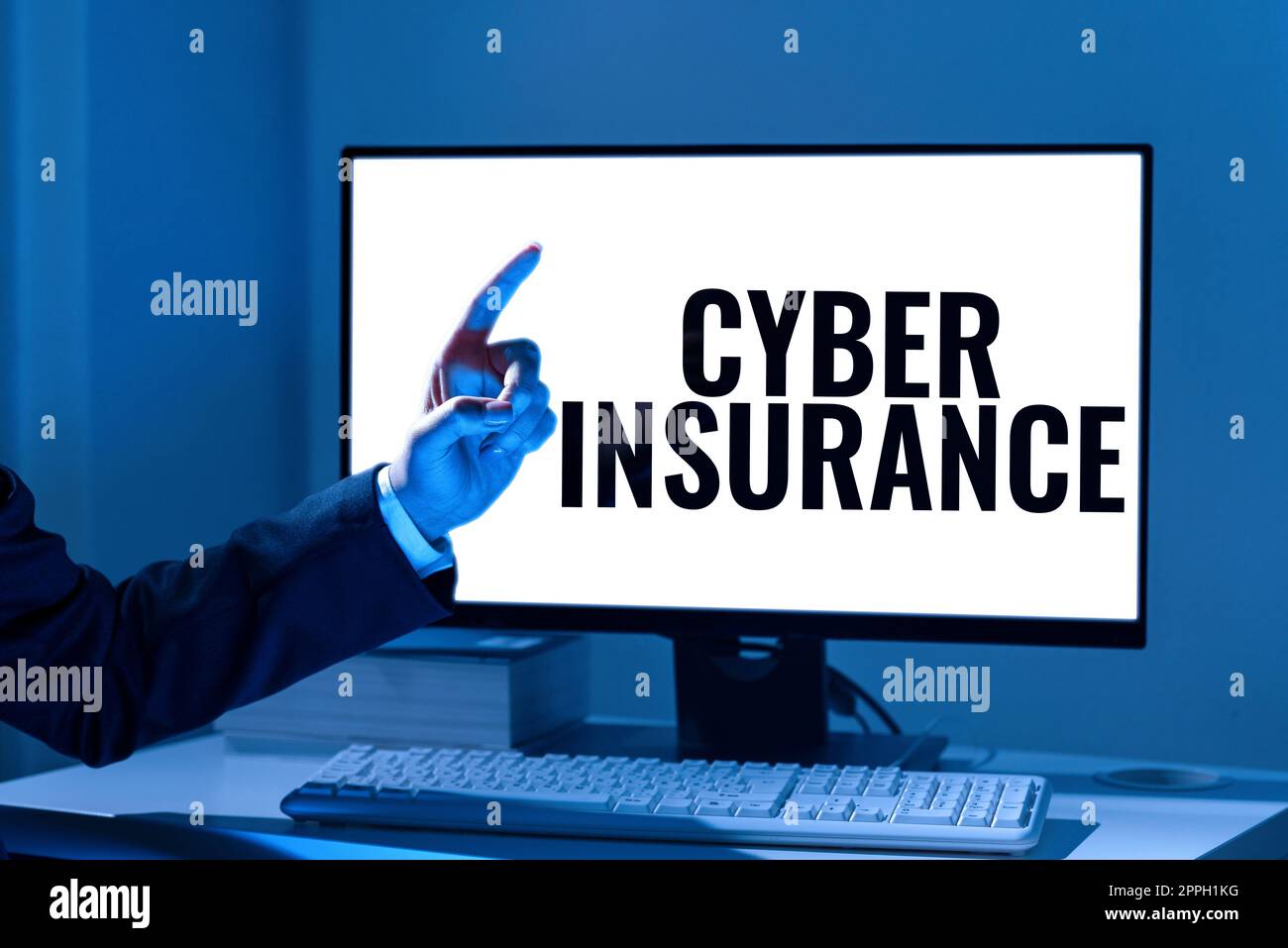 Schreiben mit Text Cyber Insurance. Konzeptionelle Fotos schützen Unternehmen und Benutzer vor internetbasierten Risiken Stockfoto