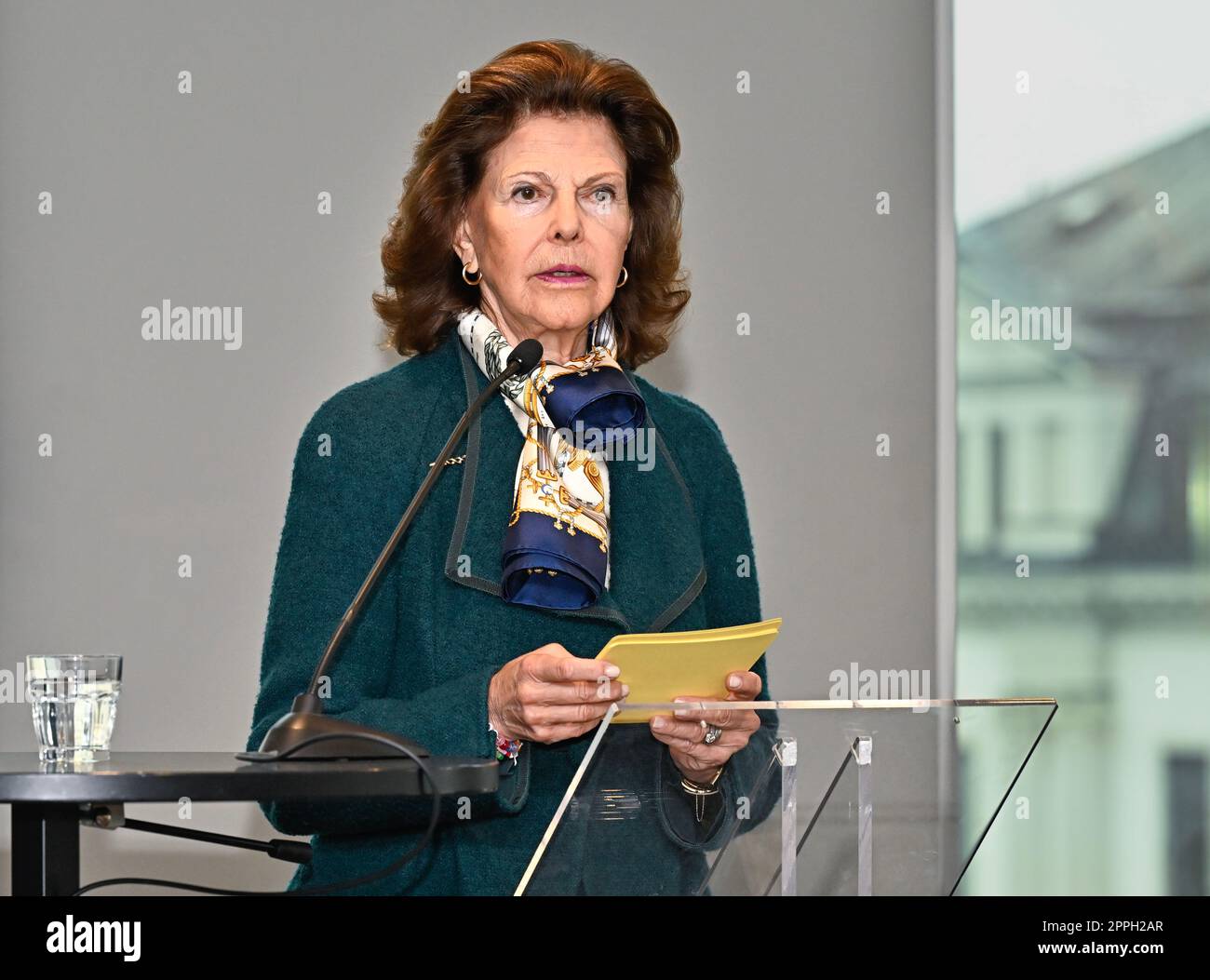 Die schwedische Königin Silvia hält eine Rede bei der Eröffnung der nationalen Konferenz gegen die kommerzielle sexuelle Ausbeutung von Kindern, die in Stockholm, S, stattfindet Stockfoto