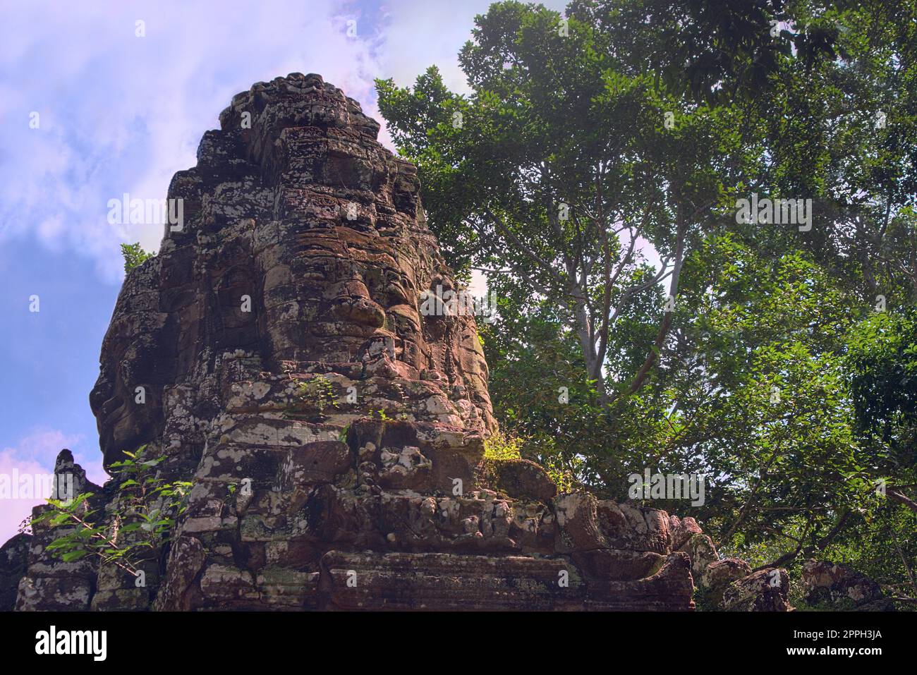 Aussichtsturm am östlichen Eingang des Tempels Banteay Kdei im Stadtkomplex Angkor Wat in Kambodscha. Stockfoto